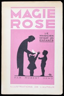 Magie Rose: Le Magicien Devant les Enfants