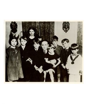 Houdini with Theodore Roosevelt's Grandchildren